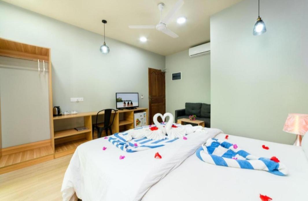 Ukulhas Villa Oceanview Hotel & Spa מראה חיצוני תמונה